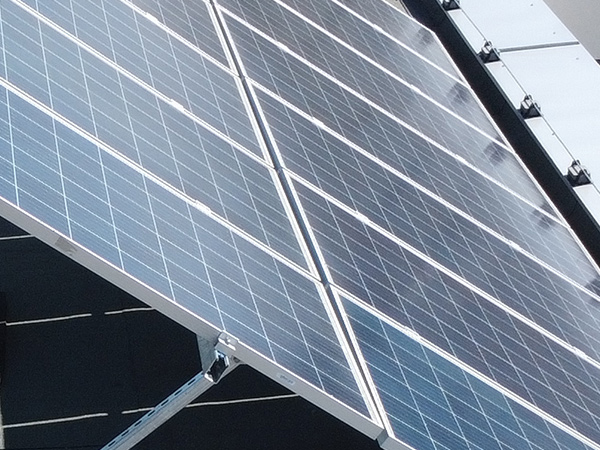 Fotovoltaická elektrárna v přístřešku